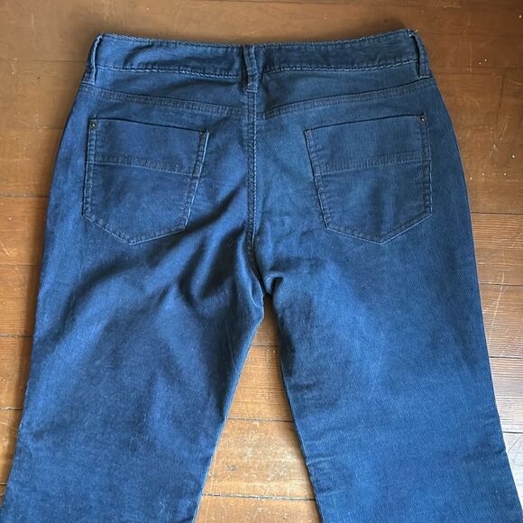 Eddie Bauer Navy Blue low rise Corduroy Jeans. Size 6 Petite - Picture 8 of 8
